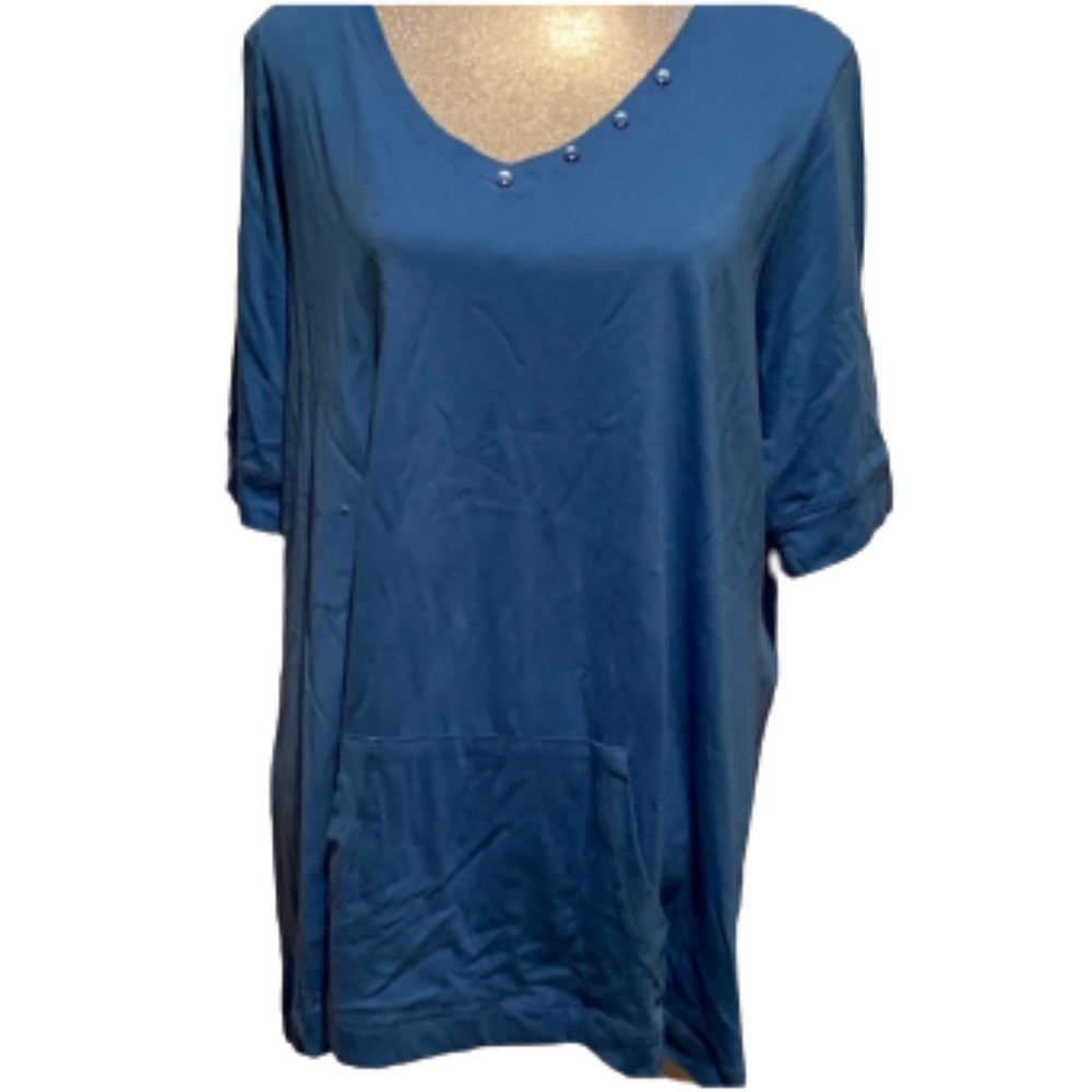 AVENUE | V-Neck Shirt